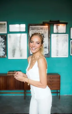 Bir de ablasına bakın!