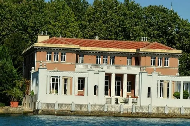Sabancı yalısında mahkemelik aşk! Kurallarımızı çiğnedi