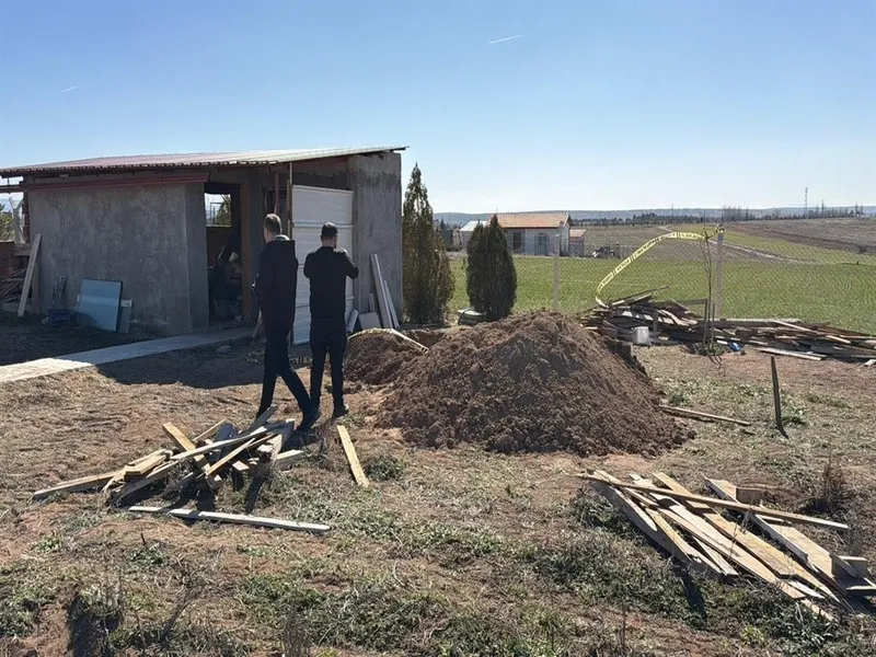 kayip-zehradan-kotu-haber-babasinin-oldurup-gomdugu-kucuk-kiz-bulundu-1773318200762.jpeg Kayıp Zehra'dan kötü haber: Babasının öldürüp gömdüğü küçük kız bulundu-3