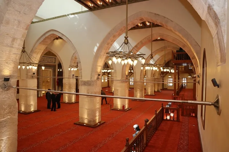 1773657303840.jpeg Asırlık emanet Kadir Gecesi’nde yeniden ayakta: Ulu Cami ibadete açıldı-4