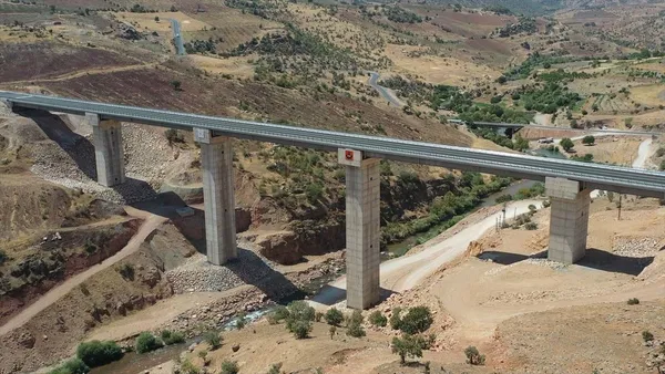 siirt-ile-sirnaki-birbirine-baglayacak-tarih-belli-oldu-zarova-koprusu-hizmete-aciliyor-1638447097328.jpg Siirt ile Şırnak'ı birbirine bağlayacak! Tarih belli oldu! Zarova Köprüsü hizmete açılıyor...-7