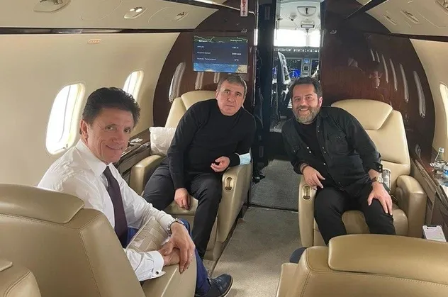 Galatasaray'ın efsaneleri Gheorghe Hagi ve Gheorghe Popescu Barcelona maçını tribünden takip edecek
