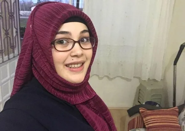 kpssye-hazirlaniyordu-ip-atlarken-hayatini-kaybeden-genc-kiz-topraga-verildi-1605089292432.jpg KPSS'ye hazırlanıyordu! İp atlarken hayatını kaybeden genç kız toprağa verildi-4
