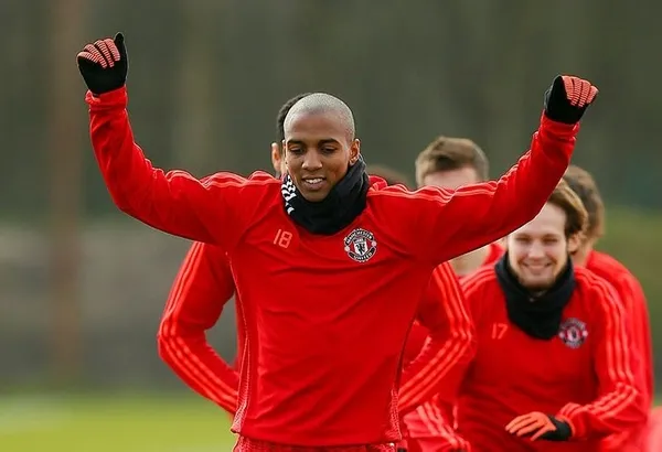 Fenerbahçe Ashley Young'ı bitiriyor!-5