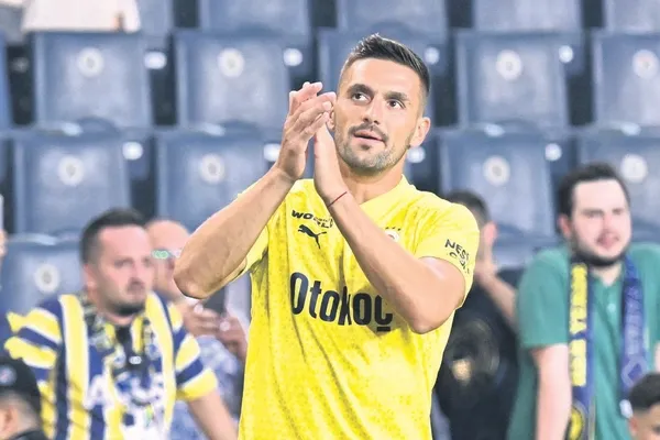 1695246585948.jpeg Fenerbahçe'nin usta ayakları Dzeko ve Tadic için yaş sadece sayıdan ibaret! 17 gol katkısıyla Avrupa'da başı çektiler-3