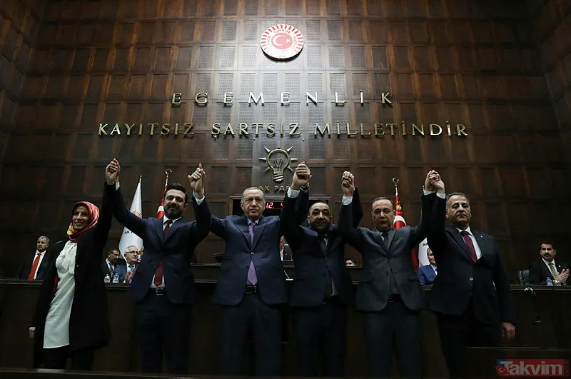 Başkan Erdoğan AK Parti'ye katılan 5 belediye başkanına rozetlerini taktı!
