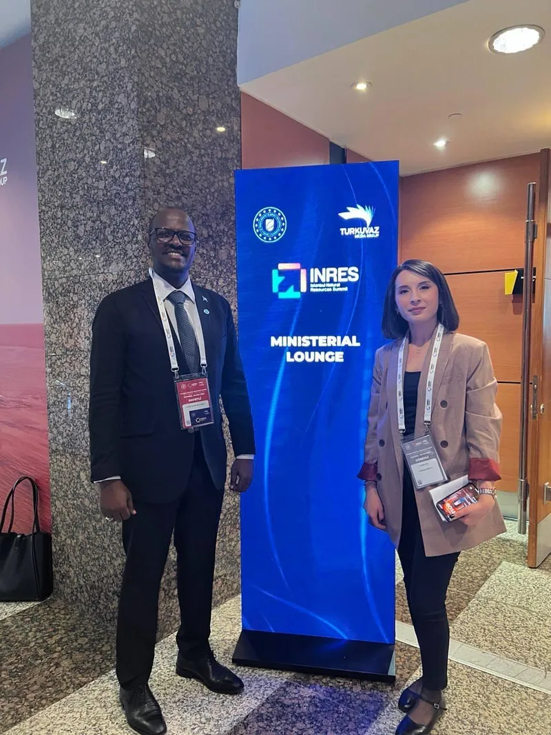 turkiye-somalide-petrol-ariyor-somali-petrol-ve-maden-kaynaklari-bakani-dahir-shire-mohamed-takvime-konustu-ke-1746182285003.jpeg Somali Petrol ve Maden Kaynakları Bakanı Dahir Shire Mohamed ve Takvim.com.tr Sunucu editörü Fatma Gül