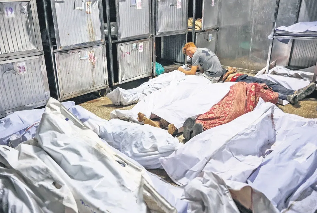 Dünya yüzüne tükürdü