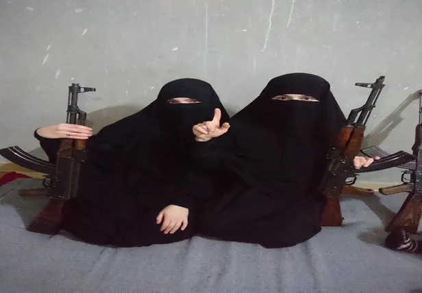 DEAŞ'ın Türkiye sorumlusunun kardeşleri hakim karşısında! 8 sanıklı DEAŞ davası başladı-3