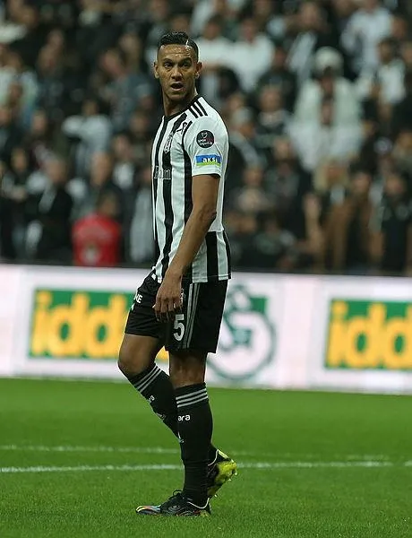 kartalda-orta-alan-krizi-besiktasta-gedson-josef-alli-ve-salih-sadece-6-gole-katki-yapabildi-1668559403750.jpeg Kartal'da orta alan krizi! Beşiktaş’ta Gedson, Josef, Alli ve Salih sadece 6 gole katkı yapabildi-4