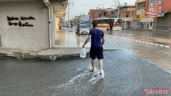 Adana'da su borusu patladı! Asfalt çöktü sokaklar göle döndü - 10