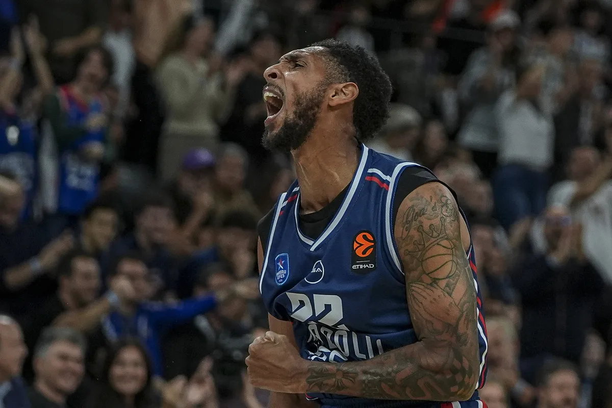 1793393608249.jpg Anadolu Efes EuroLeague liderini devirdi! İstanbul'da farklı galibiyet-2