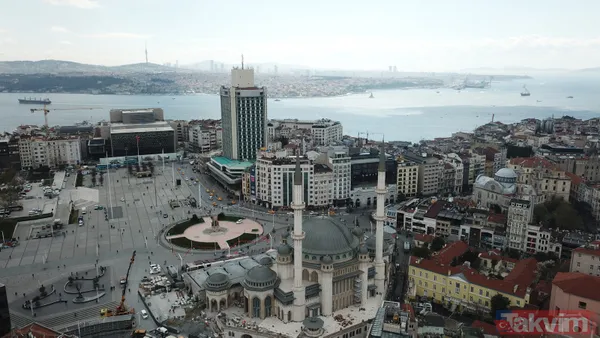SON DAKİKA: İstanbul Taksim'de yapımı devam eden camide heyecanlandıran anlar! Dev avize ve kapı kasası takıldı! İnce işçiliğe geçildi - 24