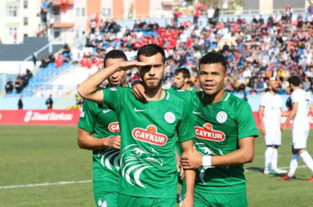 Çaykur Rizespor 3 golle turladı! Barış Alıcı Mehmetçiği unutmadı