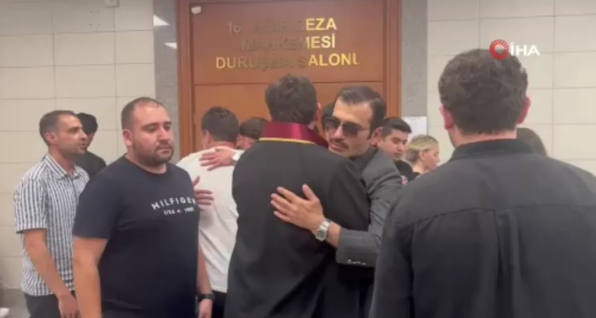 1782194462402.png Oyuncu Ufuk Bayraktar'ın 'haraç' ve 'saldırı' davasında karar çıktı: Mahkeme davayı düşürdü-4