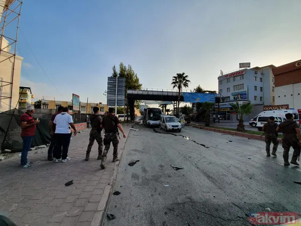 Son dakika: Adana'da polis aracının geçişi sırasında patlama! Çok sayıda ambulans sevk edildi - 15