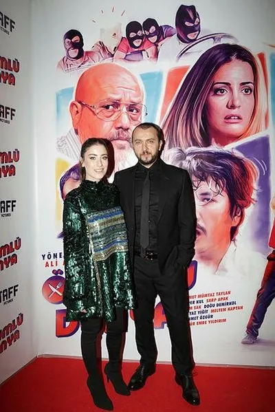 Hazal Kaya ile Ali Atay 2019'un ilk düğününe imza atıyor! - 3