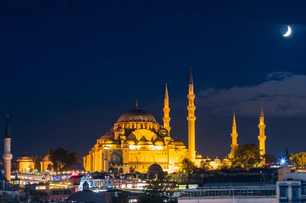 Gargara yapmak orucu bozar mı? Kulağa su kaçması orucu bozar mı? Oruçluyken duş alınır mı, Diyanet'e göre oruca zarar verir mi?