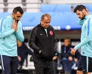 Fatih Terim oyuncularına sarılarak ağladı