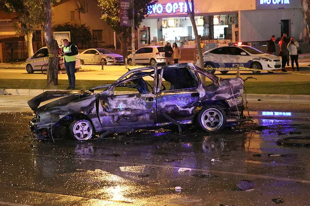 Takla atan araç alev aldı! Ölü ve yaralı var