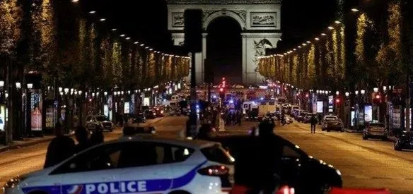 Paris'in Champs Elysees Caddesi'nde Türkiye'nin Kültür ve Tanıtma Müşavirliğinin önünde düzenlenen saldırıda bir polis hayatını kaybetti. Terör örgütü DEAŞ'ın üstlendiği saldırının faili, olay sırasında öldürüldü