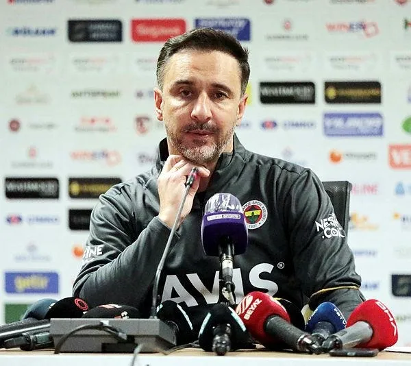 fenerbahce-teknik-direktoru-vitor-pereiradan-istifa-sorusuna-yanit-1639429222429.jpeg Fenerbahçe Teknik Direktörü Vitor Pereira'dan 'istifa' sorusuna yanıt!-4