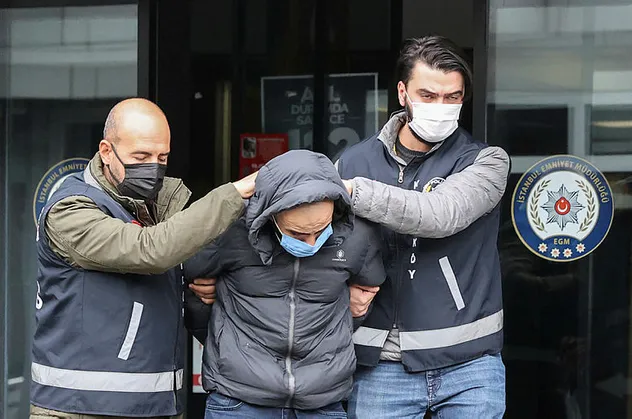 Metrodaki ekmek bıçaklı saldırgan Emrah Yılmaz annesini bile rehin almış! "Davanızı geri çekmezseniz..."