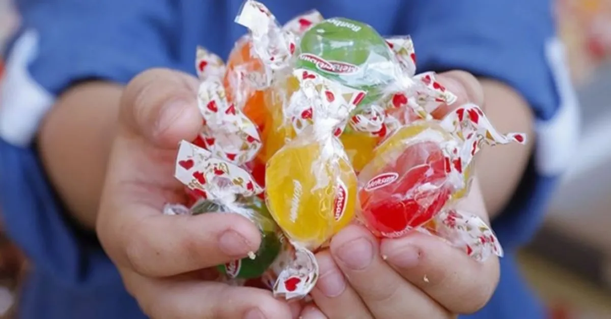 Rüyada Bayram şekeri Dağıtmak Rüyada Bayram şekeri Dağıtmak