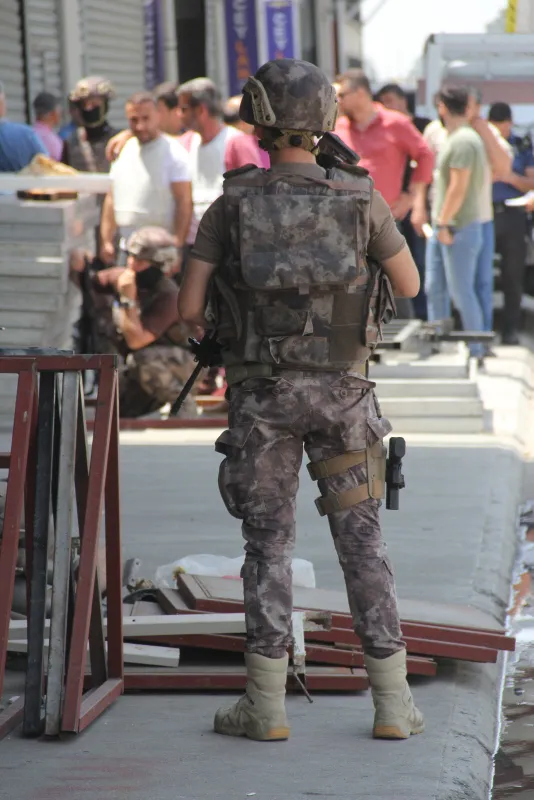 Adana'da inanılmaz olay! Bekçiyi rehin alan cezaevi firarisi, polis operasyona başlayınca intihar etti-7
