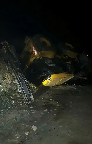 Hatay'da tren kazası! İş makinesi ile çarpıştı