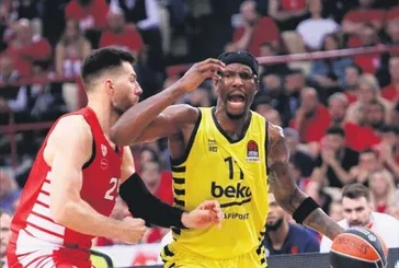 Pire’de zafer gecesi