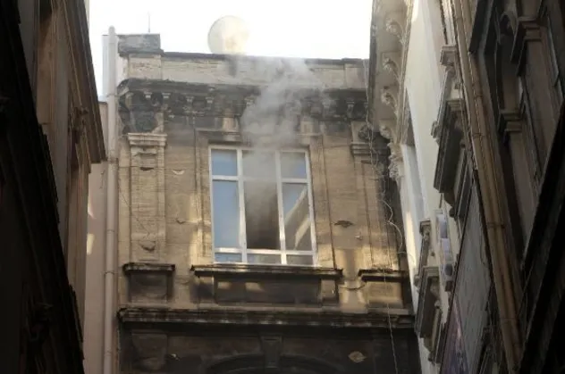 Karaköy'deki Abed Han'da yangın