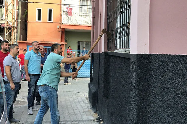 Adana'da korkunç cinayet! Karısını bıçakladı yakınlarına itiraf etti! Dehşet evine böyle girildi