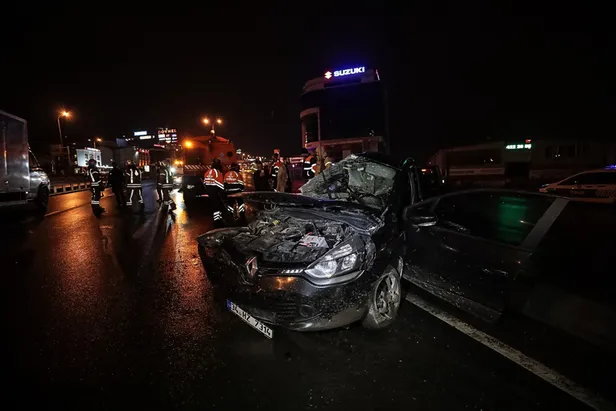Beylikdüzü'nde zincirleme trafik kazası: 3 yaralı-3