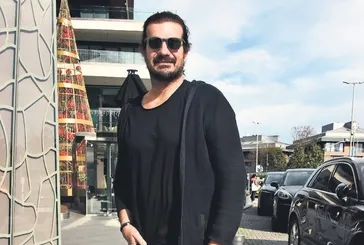 Hakan Hatipoğlu AVM’de objektiflere poz verdi