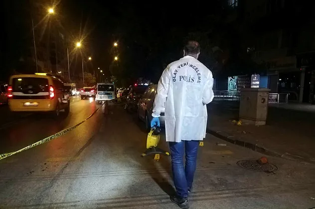 İzmir'de alacak kavgasında silahlar patladı: 1 ölü, 2 yaralı