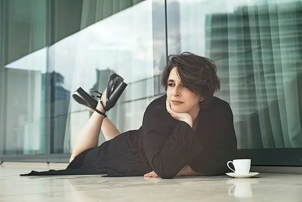 baska-yere-gidiyor-cukurovada-pes-pese-ucuncu-ayrilik-kalemi-kirildi-masumluk-oyunu-elinde-patlayacak-1609576230801.jpg Farklı bir yere gidiyor! Bileti kesildi! Biz zamanlar Çukurova'da ardı ardına ayrılık rüzgarı! Masumluk oyunu tutmadı-7