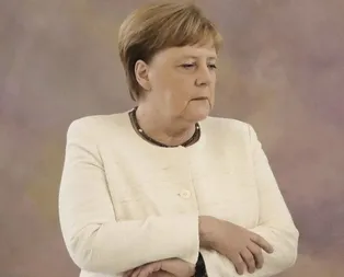 Angela Merkel yine titredi!