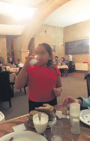 Çocuklarına içki içiren anne ve baba serbest bırakıldı