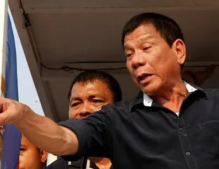 Duterte: Aşı olmayanı hapse atarım