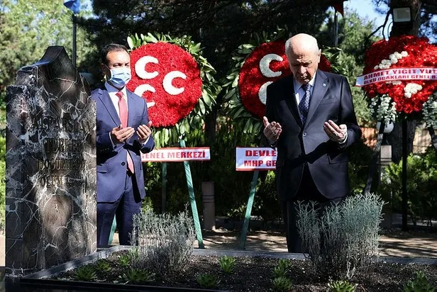 SON DAKİKA: MHP Genel Başkanı Devlet Bahçeli'den Alparslan Türkeş'in kabrine anlamlı ziyaret-2