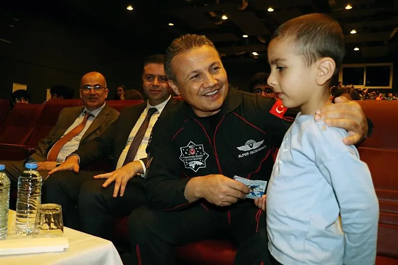 Türkiye'nin ilk astronotu Alper Gezeravcı trafik kazası geçirdi! Sağlık durumu nasıl?-8