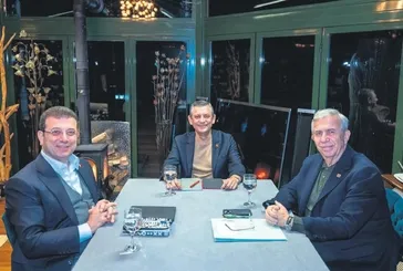 Üçlü masa devrildi