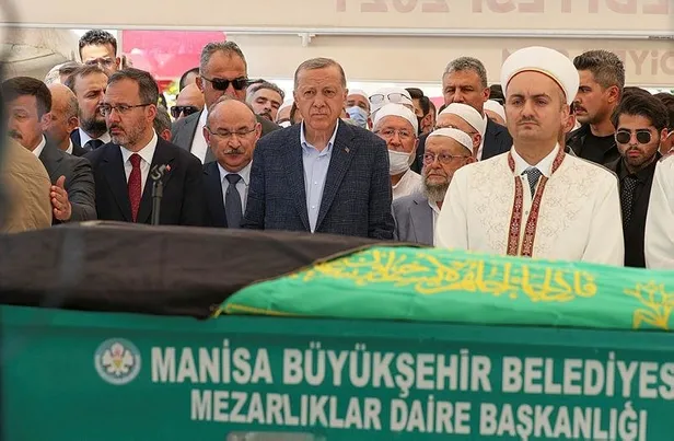 Son dakika: Başkan Erdoğan Manisa'da Hakan Hilmi Füzun'un cenaze törenine katıldı-2