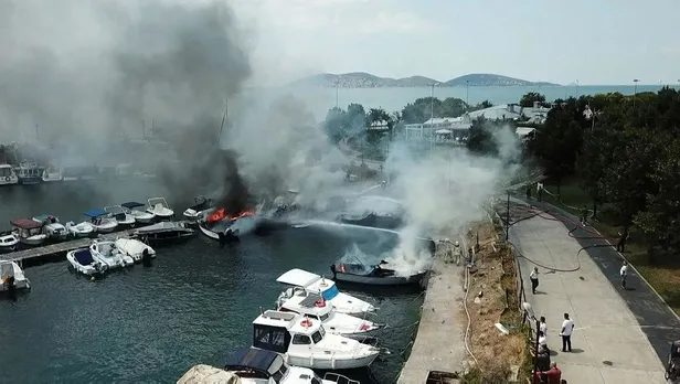 Son dakika: Maltepe Sahili'nde 8 tekne alev alev yandı!-2