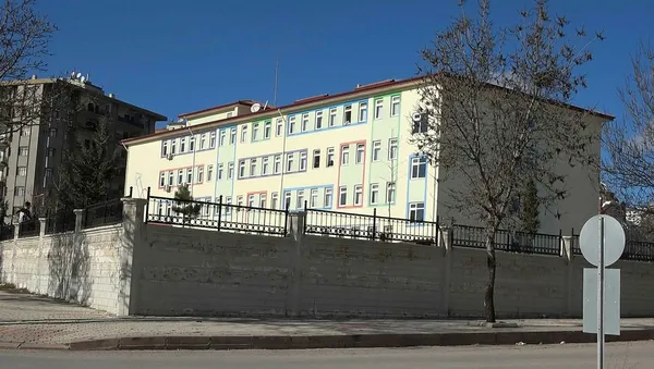 Son dakika: Elazığ'da okulda akılalmaz anlar! Sınav sonucu kötü geldi, 2'nci kattan atladı-4