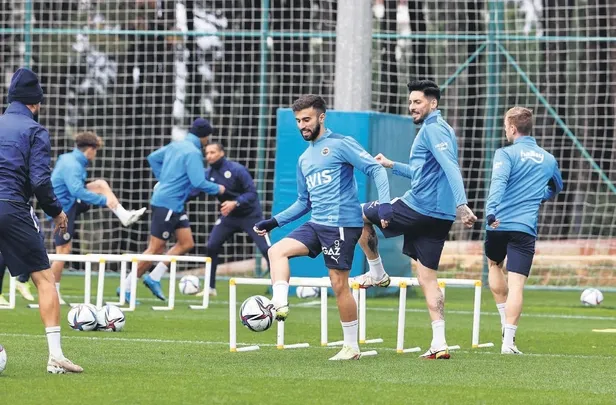 katalanlarin-szalai-israri-suruyor-macar-stoper-icin-23-milyon-euroyu-gozden-cikardilar-1637183683686.jpeg Katalan ekibinin Szalai ısrarı sürüyor! Macar stoper için 23 milyon Euro'yu gözden çıkardılar-9