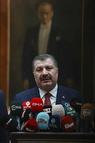 bakan-koca-bir-defaya-mahsus-diyerek-duyurdu-kanunda-belirtilen-sureyi-beklemeksizin-asistanliga-baslayabilece-1650469764698.jpeg Sağlık Bakanı Fahrettin Koca 'bir defaya mahsus' diyerek duyurdu: Memuriyetten istifa eden doktorlara asistanlık imkanı-4