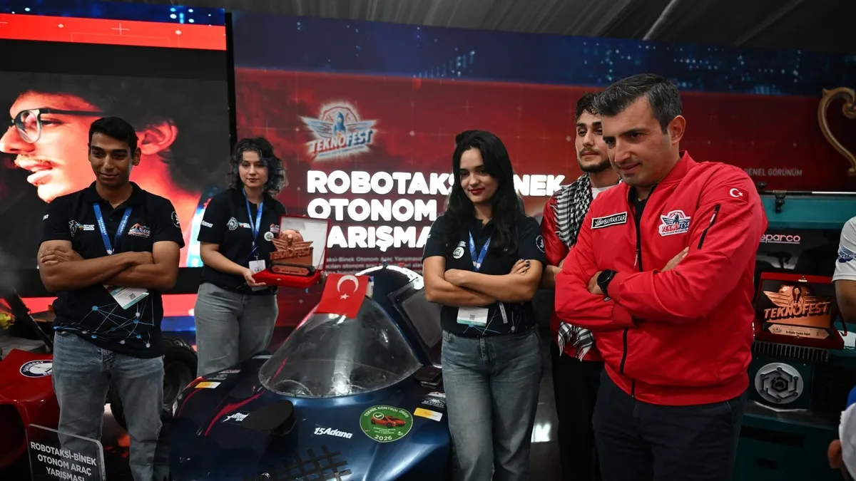 Selçuk Bayraktar'dan Urfa'da tarihi mesaj: "TEKNOFEST bir öz güven devrimidir!"
