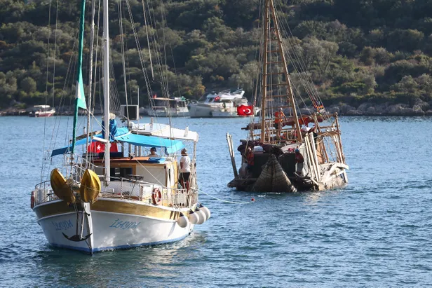 Antik dönemin izlerini taşıyan 'Abora-IV' Kaş'a demir attı-5